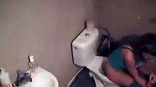 Girl pissing captured on wc spycam